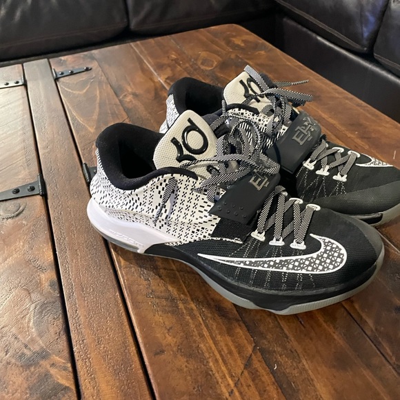 Kevin Durant BHM size 9 - Picture 2 of 4